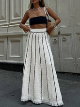 Falda informal de punto con borlas y rayas